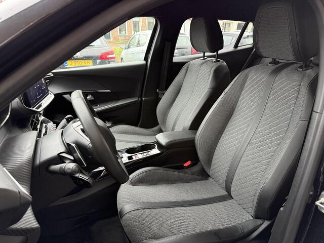 Peugeot 2008 1.2 Hybrid 145 Allure | Climate & Cruise Control | Parkeersensoren voor + achter | AppleCarplay/Android Auto |