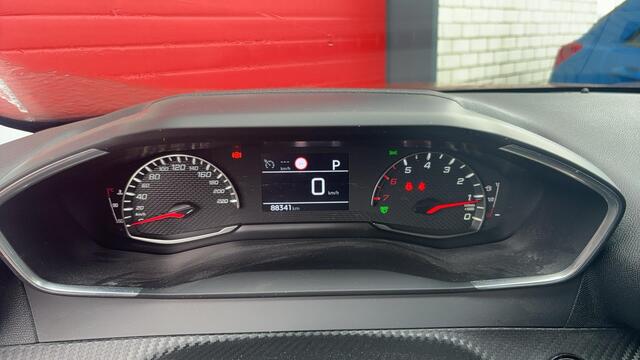 Peugeot 2008 1.2 PureTech Allure AUTOMAAT / FULL LED / CARPLAY / CLIMA / PDC / BLUETOOTH / CRUISE / NL-AUTO