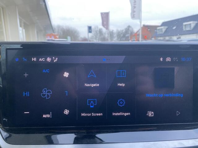 Peugeot 2008 1.2 Hybrid 145 Allure | Navigatie | Camera | Climate & Cruise Control | AppleCarplay/Android Auto |