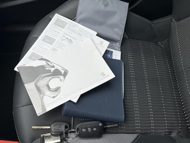 Peugeot 2008 1.2 PureTech Allure | Nieuw Binnen | Navigatie | Climate Control | APK 29-11-2027 |