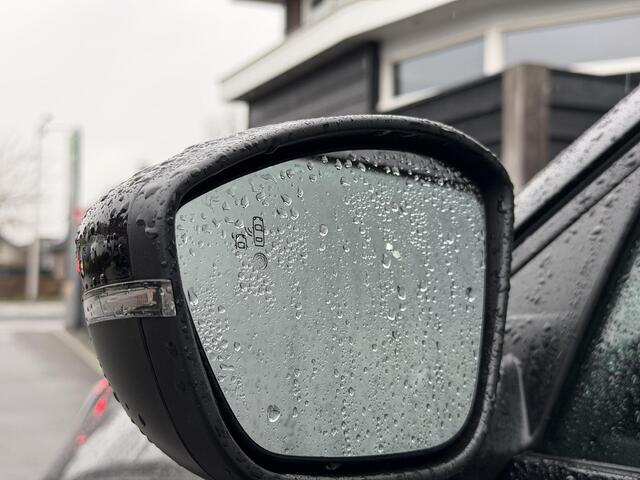 Peugeot 2008 GT Pack 1.2 PureTech 130PK EAT8 Automaat Navigatie, Camera Voor & Achter, Alcantara, Stoelverwarming, Massage