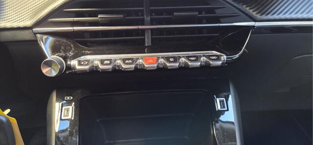 Peugeot 2008 1.2 PureTech Blue Lease Active Navi Cruise Climat Motor en koppeling op 75000 km vervangen