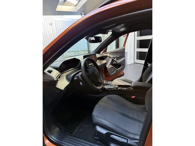 Peugeot 2008 1.2 PureTech 130 Allure Automaat!