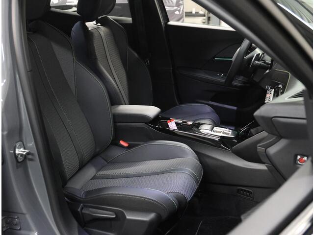 Peugeot 2008 1.2 Hybrid 136PK GT | 1ste eigenaar | AppleCarPlay/AndroidAuto | Climate Control | Cruise Control | 360'Camera | FULL LED | Navigatie | LMV | Parkeersensoren | Privacy Glass | Isofix | Two-Tone | Sfeerverlichting |