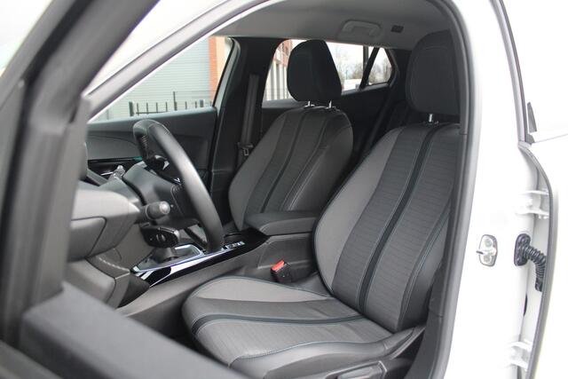 Peugeot 2008 1.2 PureTech Allure Pack - Camera - PDC - Cruise - DAB - Carplay - Airco Automatisch - Rijklaar