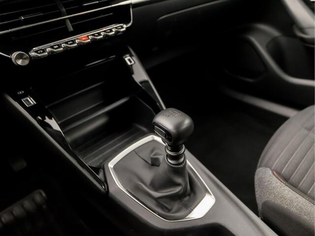 Peugeot 2008 1.2 PureTech Sport (APPLE CARPLAY, NAVIGATIE, PARKEERSENSOREN, SPORTSTOELEN, CRUISE, LM VELGEN, NIEUWE APK, NIEUWSTAAT)