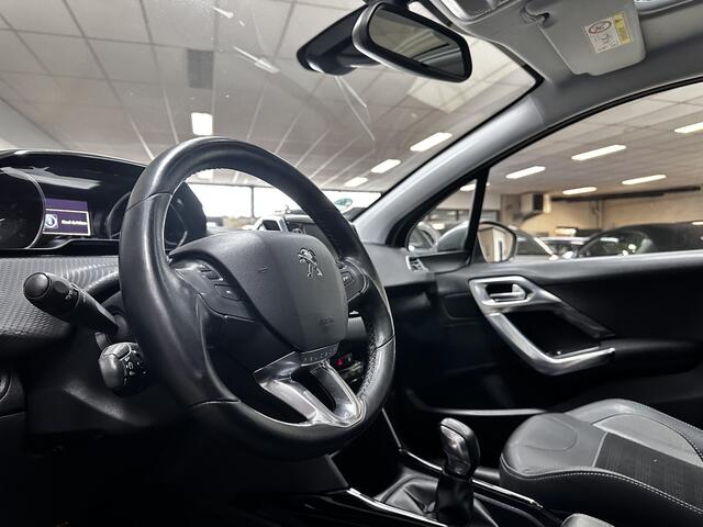Peugeot 2008 1.2 PureTech Allure /D-Riem Verv. 85.000KM! /Pano-Dak! /Half Leder /Camera /Trekhaak /Apple + Android /DAB+! /Navi /Climat /Cruise /Elek. pakket /Bluetooth /16"LMV /PDC /Extra getint glas /LED Dagrijverl. /Dakra