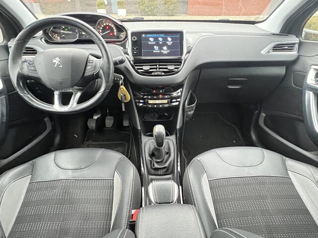 Peugeot 2008 1.2 Turbo 110 pk Allure Navigatie Trekhaak Carplay Clima + Cruise Controle Parkeersensoren Lichtmetalen Velgen Getint Glas NL Auto