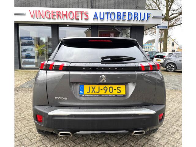 Peugeot 2008 130 Pk Allure * Automaat * Allure * * Navigatie * Keyless Start Button * 1/2 Lederen Interieur * Achteruitrij Parkeer Camera * L.M. Velgen * Climate & Cruise Control * Vingerhoets; Vierde Generatie Eersteklas Service. Al meer dan 100 jaar een begrip in de