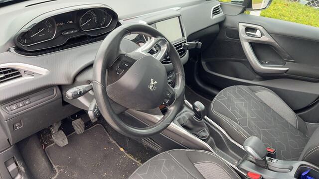 Peugeot 2008 1.2 PureTech Blue Lion