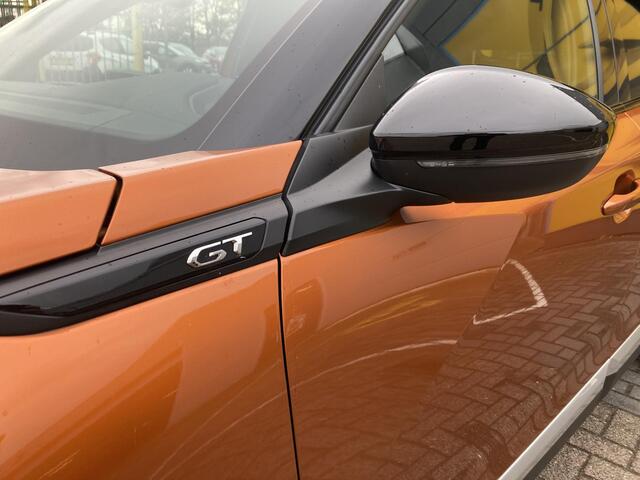 Peugeot 2008 1.2 PureTech GT Pack 155pk Automaat | Navigatie | Dealer onderhouden | Adaptive Cruise control | Camera | Parkeersensoren | Trekhaak | Keyless Entry + Start | 18" LMV