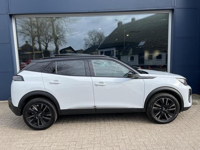 Peugeot 2008 1.2 Hybrid 145 GT Automaat Hybride | Panorama Schuif-/Kanteldak | Alcantara Stoelen met Verwarming en Massage | Navigatie | 360 Graden Camera | 18 Inch Evissa | Keyless Entry | Full LED Verlichting | Zwart Dak | Dode Hoek Detectie | Cruise Control Adapti