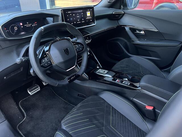 Peugeot 2008 1.2 Hybrid 145 GT Automaat Hybride | Panorama Schuif-/Kanteldak | Alcantara Stoelen met Verwarming en Massage | Navigatie | 360 Graden Camera | 18 Inch Evissa | Keyless Entry | Full LED Verlichting | Zwart Dak | Dode Hoek Detectie | Cruise Control Adapti