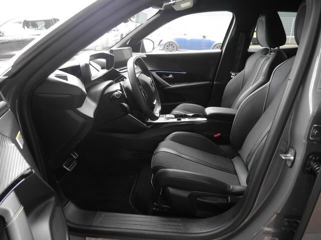 Peugeot 2008 1.2 Hybrid 136 GT | Automaat | LED Koplampen | Camera v+a | 18 inch velgen | Keyless entry & Start | Getint glas | Climate control | Draadloze Carplay / Android auto