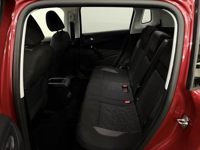 Peugeot 2008 1.2 PureTech Signature Airco, Parkeersensoren, Navi, Apple carplay, Bluetooth, 6 Versnelling, Trekhaak