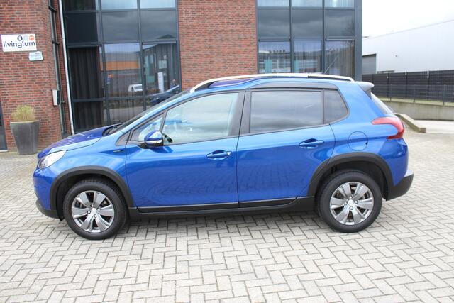 Peugeot 2008 1.2 PureTech Signature Clima-Cruise-Navi-Bluetooth-Carplay-Parkeersensoren 12 Maanden Bovag Garantie.