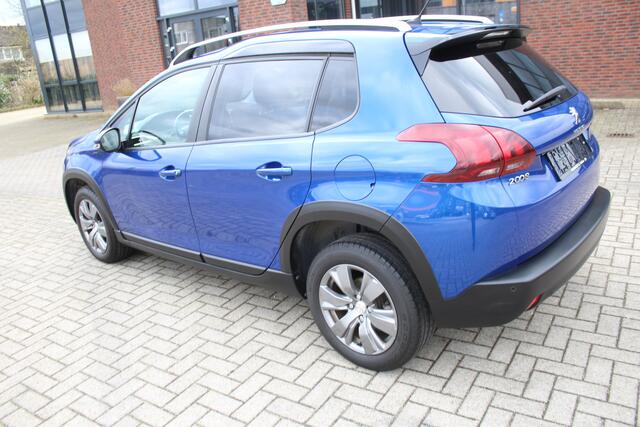Peugeot 2008 1.2 PureTech Signature Clima-Cruise-Navi-Bluetooth-Carplay-Parkeersensoren 12 Maanden Bovag Garantie.