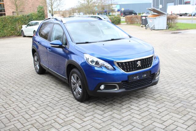 Peugeot 2008 1.2 PureTech Signature Clima-Cruise-Navi-Bluetooth-Carplay-Parkeersensoren 12 Maanden Bovag Garantie.