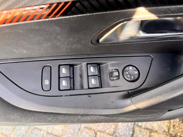 Peugeot 2008 1.2 PureTech Blue Lease Active