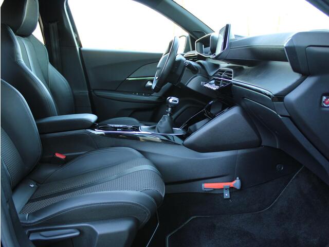 Peugeot 2008 1.2 PureTech GT-Line | Apple Carplay / Camera / Climate