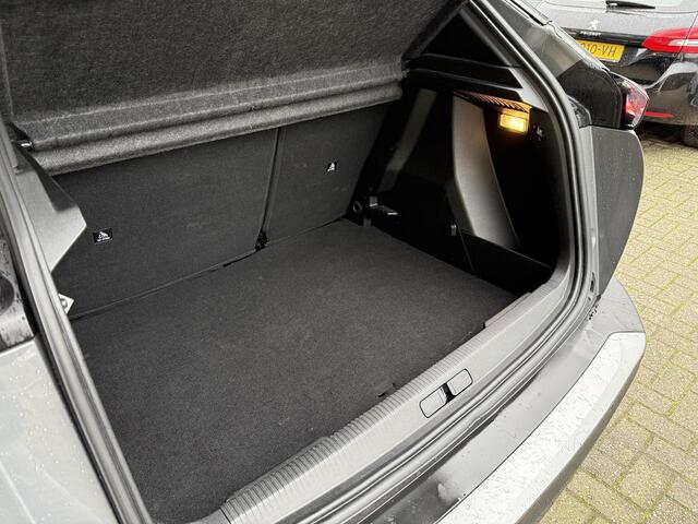 Peugeot 2008 1.2 Hybrid 145 Allure | Climate & Cruise Control | Parkeersensoren voor + achter | AppleCarplay/Android Auto