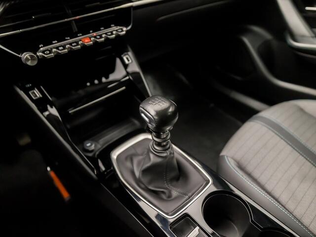 Peugeot 2008 1.2 PureTech Allure Sport (VIRTUAL COCKPIT, APPLE CARPLAY, GROOT NAVI, 360 CAMERA, LEDER, SPORTSTOELEN, GETINT GLAS, KEYLESS, NIEUWE APK, NIEUWSTAAT)