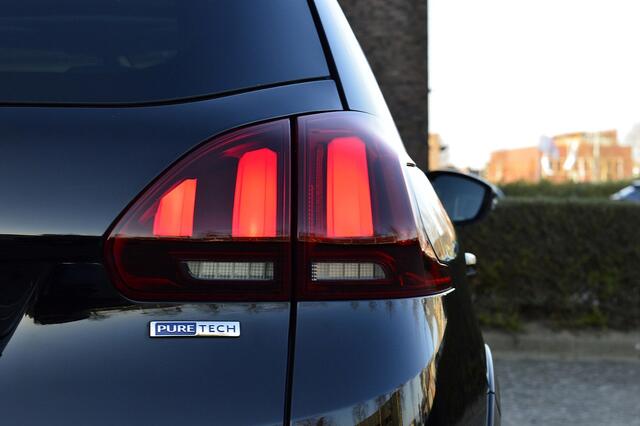 Peugeot 2008 1.2 PureTech Allure Rijklaarprijs-Garantie Panoramadak Apple carplay Airco Leder/stof interieur