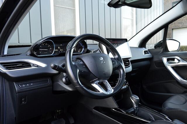 Peugeot 2008 1.2 PureTech Allure Rijklaarprijs-Garantie Panoramadak Apple carplay Airco Leder/stof interieur
