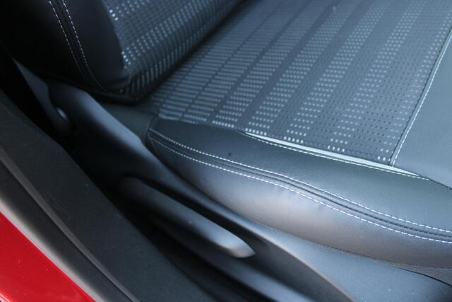 Peugeot 2008 1.2 PureTech 130pk Allure Automaat Airco Navi Camera Panoramadak 31.894km 1e eigenaar