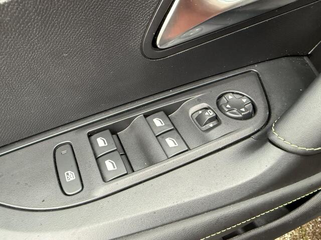 Peugeot 2008 1.2 Hybrid 145 GT ALL INRIJKLAARPRIJS-Camera rondom/Adaptieve Cruise Control/Duo-Tone