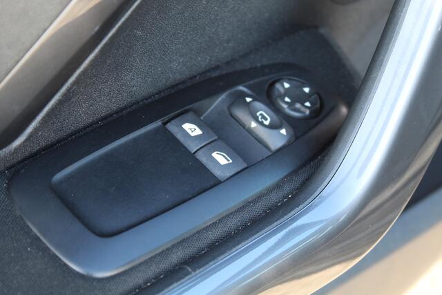 Peugeot 2008 1.2 PureTech Active//AUTOMAAT!!