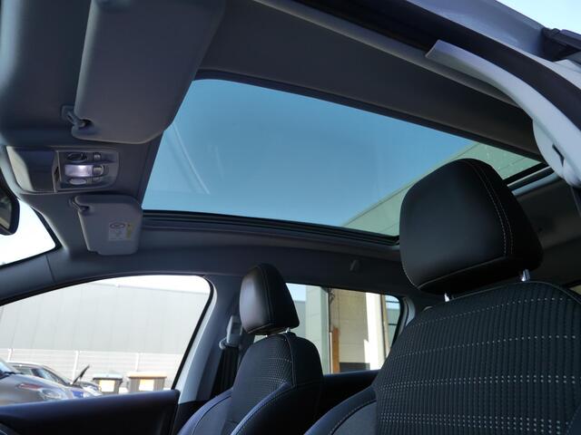 Peugeot 2008 1.2 PureTech Allure | Panorama dak | Dab Radio | Achteruitrijcamera | Lichtmetalen velgen | Parkeersensoren | Cruise control | Climate control