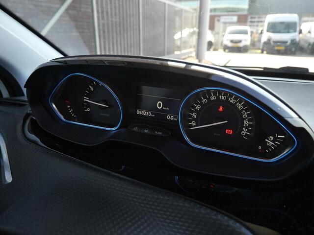 Peugeot 2008 1.2 PureTech Allure | Panorama dak | Dab Radio | Achteruitrijcamera | Lichtmetalen velgen | Parkeersensoren | Cruise control | Climate control