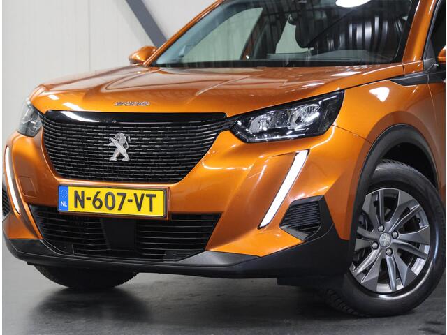 Peugeot 2008 130PK Active Pack | 1ste eigenaar | Parkeersensoren | Climate Control | Cruise Control | AppleCarPlay/AndroidAuto | LED lampen | 16"LMV | Isofix | DAB Radio | lederen Stuurwiel |