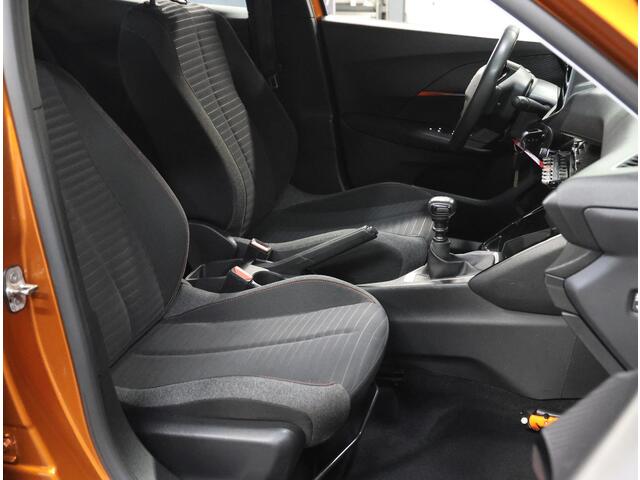 Peugeot 2008 130PK Active Pack | 1ste eigenaar | Parkeersensoren | Climate Control | Cruise Control | AppleCarPlay/AndroidAuto | LED lampen | 16"LMV | Isofix | DAB Radio | lederen Stuurwiel |