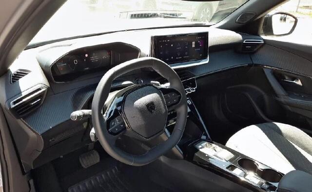 Peugeot 2008 1.2 AUTOMAAT CRUISE STOELVERW P-CAM APPLE 4-SEASON