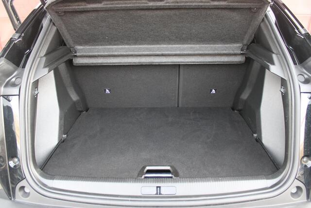 Peugeot 2008 1.2 Hybrid 145PK GT AUTOMAAT | ELEKTRISCH BEDIENBARE BESTUURDERSSTOEL | NAVIGATIE | FULL LED KOPLAMPEN | DRAADLOZE APPLE CARPLAY/ANDROID AUTO | ADAPTIVE CRUISE CONTROL | CAMERA VOOR + ACHTER | CLIMATE CONTROL | LICHTMETALEN VELGEN 17" | KEYLESS ENTRY/STAR