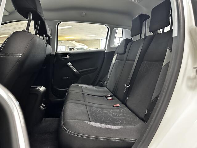 Peugeot 2008 1.2 PureTech Active/ Apple + Android/ DAB+/ Navi/ Airco/ Cruise/ Elek. pakket/ Isofix/ Bluetooth/ Multi. Stuur/ LED Dagrijverl./ Dakrails.
