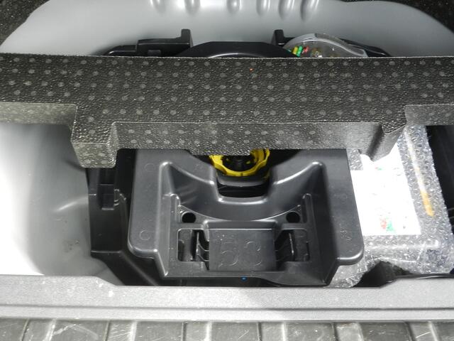 Peugeot 2008 1.2 81KW 110PK PureTech Allure Apple en Android Half Leer Panodak