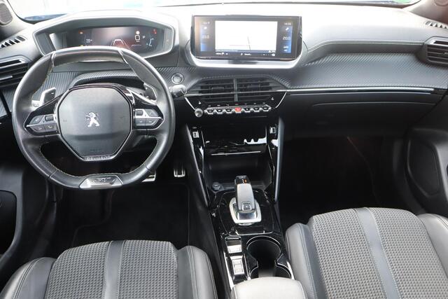 Peugeot 2008 1.2 PureTech GT NL auto, Apple Carplay, Virtual Cockpit, Adaptieve Cruise control, Stoelverwarming, Camera. Distr. riem is vervangen bij 68.964 km!!