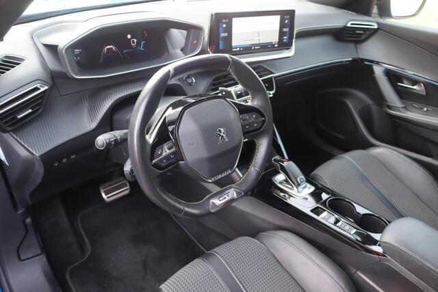 Peugeot 2008 1.2 PureTech GT NL auto, Apple Carplay, Virtual Cockpit, Adaptieve Cruise control, Stoelverwarming, Camera. Distr. riem is vervangen bij 68.964 km!!