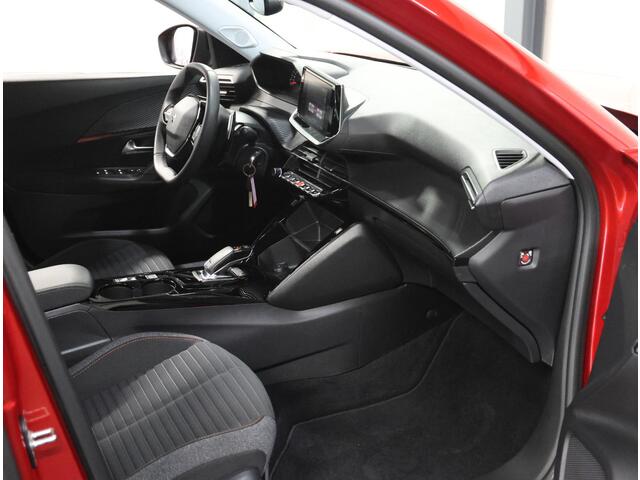 Peugeot 2008 130PK Active Pack | AppleCarPlay/AndroidAuto | Armsteun | Camera | Navigatie | Climate Control | Cruise Control | DAB Radio | LED | AUTOMAAT | LMV | Isofix | Parkeersensoren |