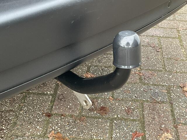 Peugeot 2008 1.2 PureTech Blue Lion Airco Cruise Trekhaak Hoge zit