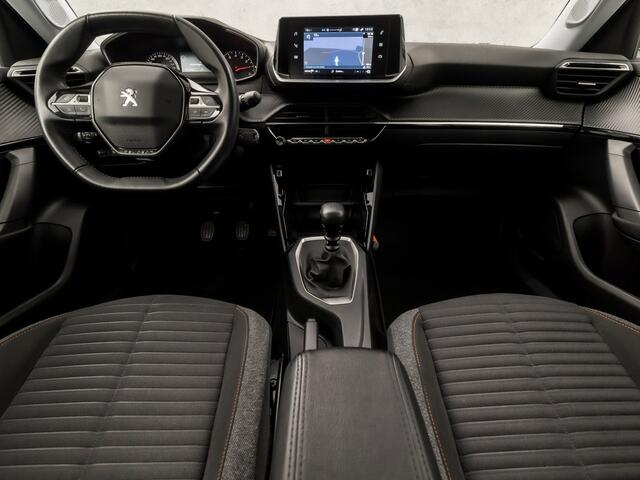 Peugeot 2008 1.2 PureTech Sport (APPLE CARPLAY, GROOT NAVI, CRUISE, PARKEERSENSOREN, SPORTSTOELEN, LANE ASSIST, NIEUWE APK, NIEUWSTAAT)
