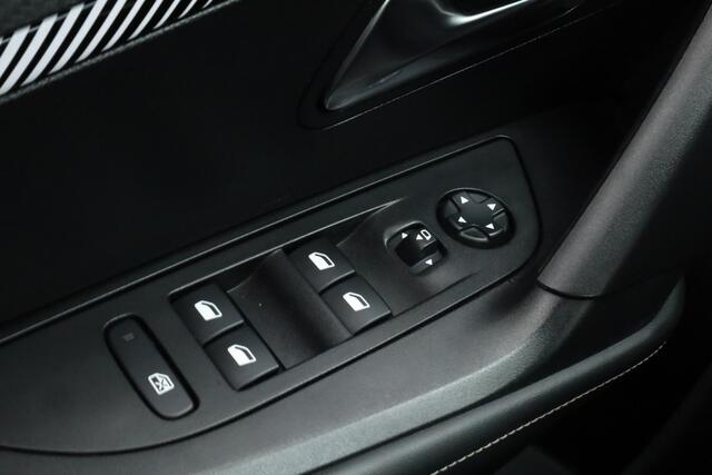Peugeot 2008 1.2 PureTech 130 GT | Navi | Camera | Apple CarPlay | Afn. Trekhaak | All Seasons | Clima