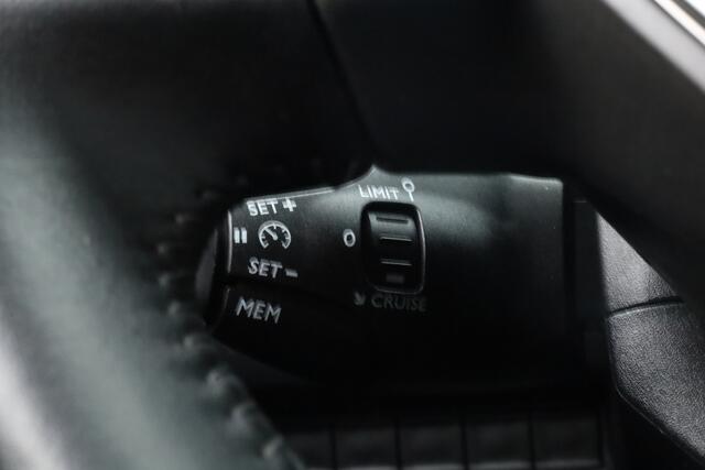 Peugeot 2008 1.2 PureTech 130 GT | Navi | Camera | Apple CarPlay | Afn. Trekhaak | All Seasons | Clima