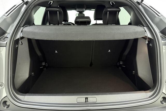 Peugeot 2008 1.2 Hybrid 145 Allure | Climate & Cruise Control | Parkeersensoren voor + achter | AppleCarplay/Android Auto |