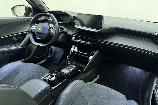 Peugeot 2008 1.2 PureTech GT Pack 155pk Automaat | Navigatie | Dealer onderhouden | Adaptive Cruise control | Camera | Parkeersensoren | Trekhaak | Keyless Entry + Start | 18" LMV