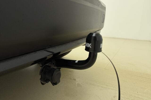 Peugeot 2008 1.2 PureTech GT Pack 155pk Automaat | Navigatie | Dealer onderhouden | Adaptive Cruise control | Camera | Parkeersensoren | Trekhaak | Keyless Entry + Start | 18" LMV