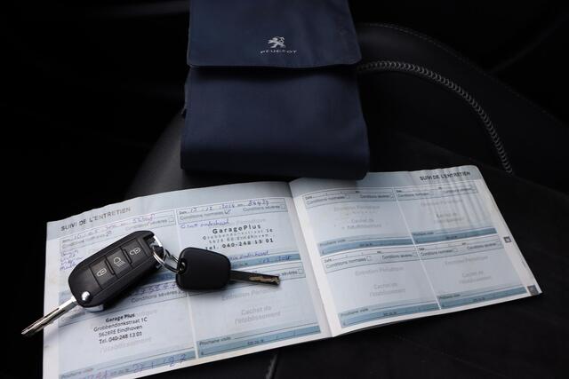 Peugeot 2008 1.2 PureTech Blue Lion Panoramadak, Navigatie, Apple Carplay, Camera, Cruise control